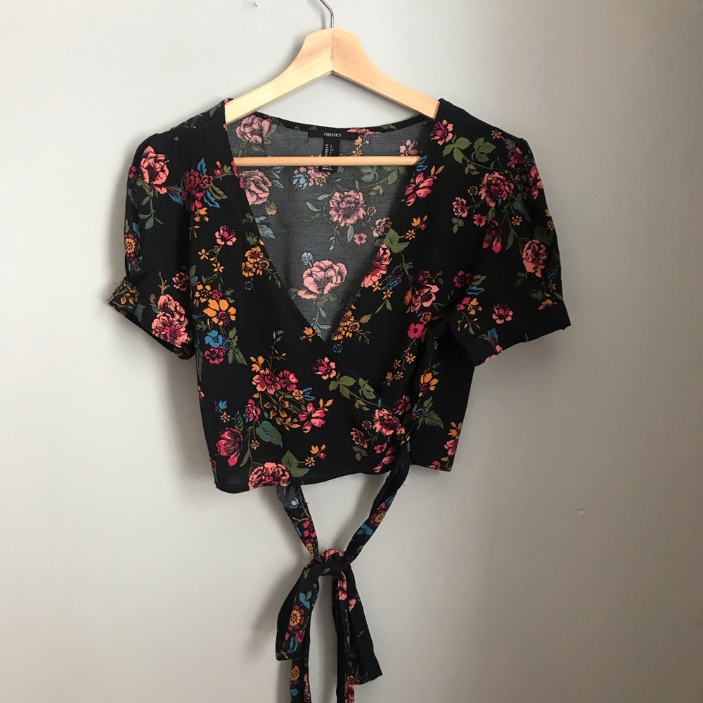 🌻 Cropped Floral Blouse